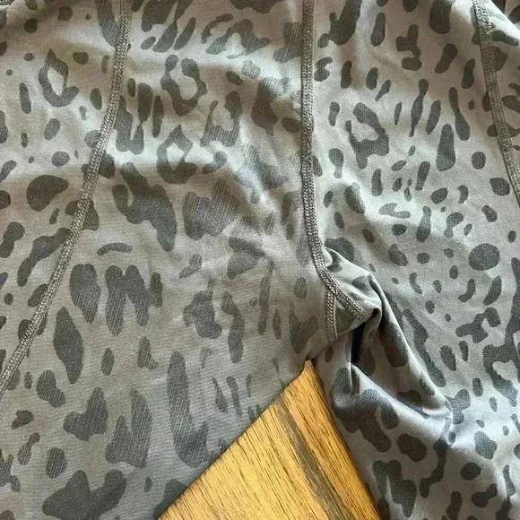 Lululemon Just Breathe Crop-Sz 8 - Picture 5 of 8